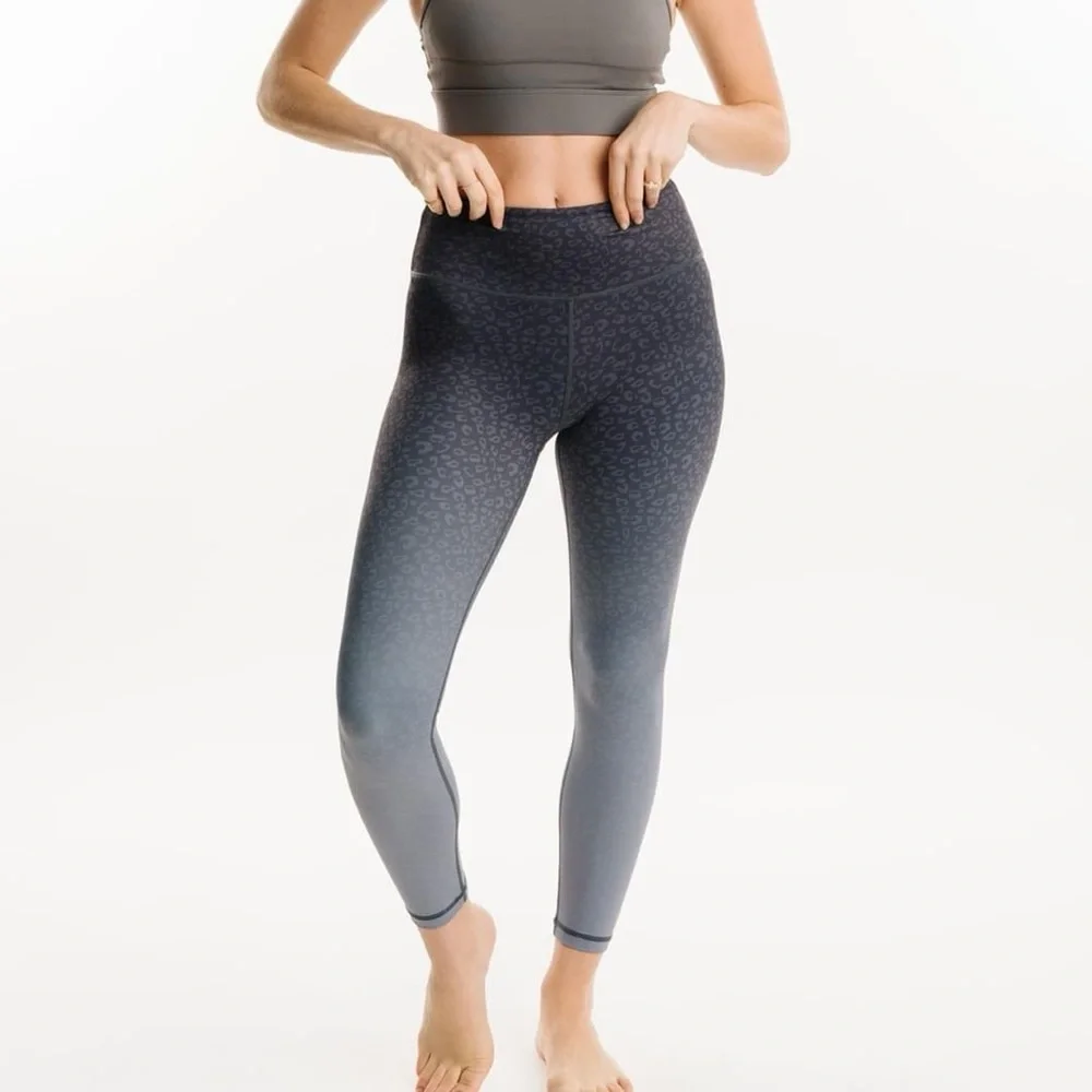 NEW Gray Leopard Ombre Light n Tight Hi-Rise 7/8 24” (6-8) ZYIA 888 - Picture 2 of 16